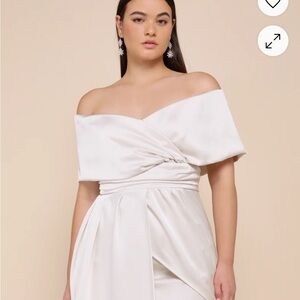 NWOT Lulu's White Off-the-Shoulder Cap Sleeve Gown